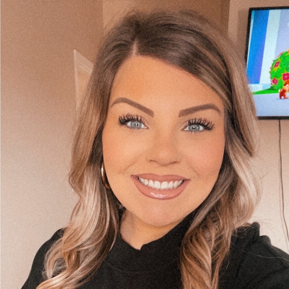 Meet your Posher, Alexus - Picture 1 of 1